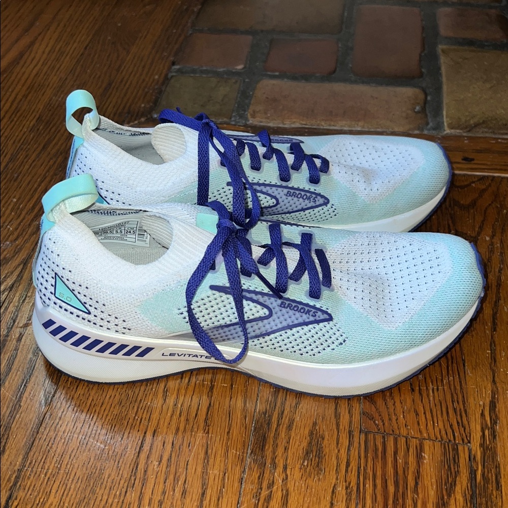 Brooks Levitate GTS - supportive athletic shoe